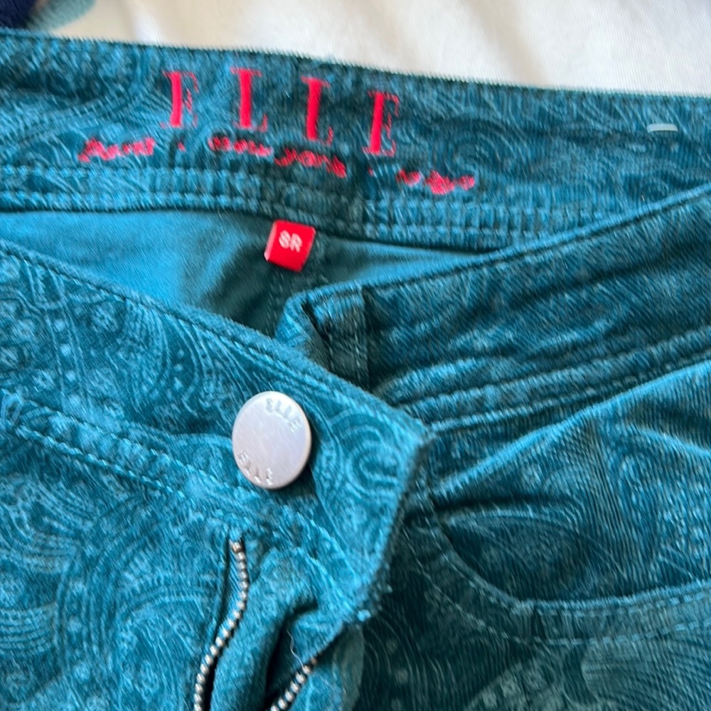 Like new Elle Paris Hunter green crushed cord jeans